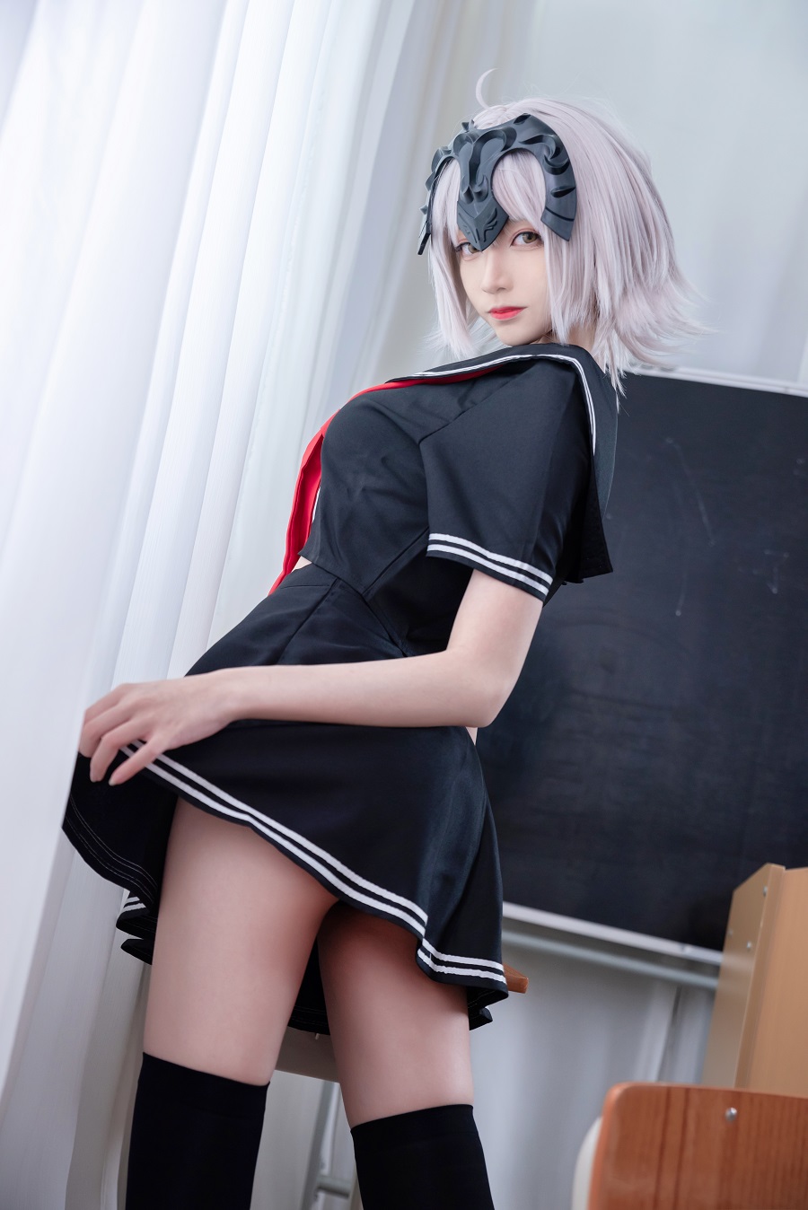青青子Js-黑贞德-校服[13P] 小姐姐 预览3图