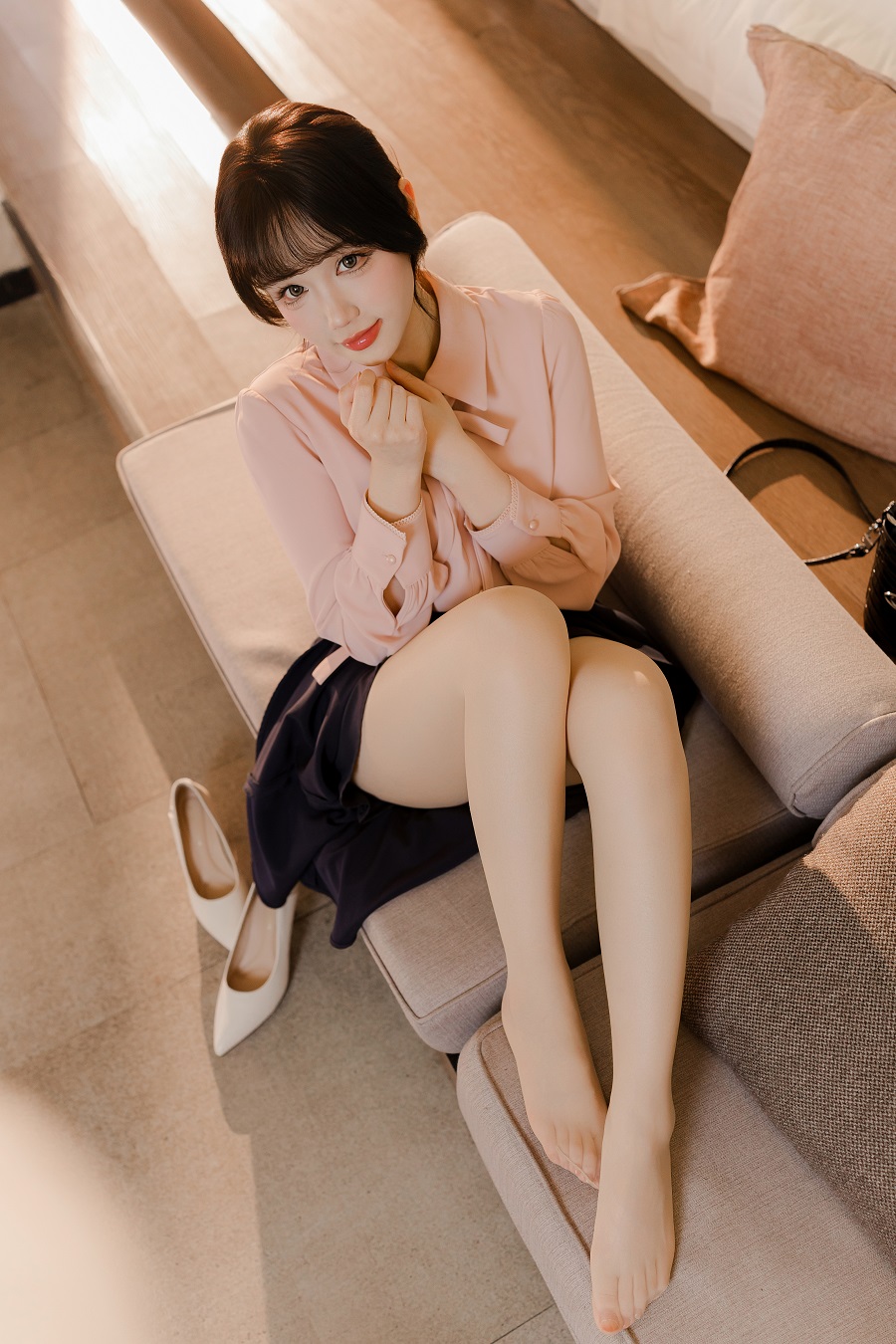 雪晴Astar-粉藏青通勤长裙OL[72P+1V] 小姐姐 预览2图