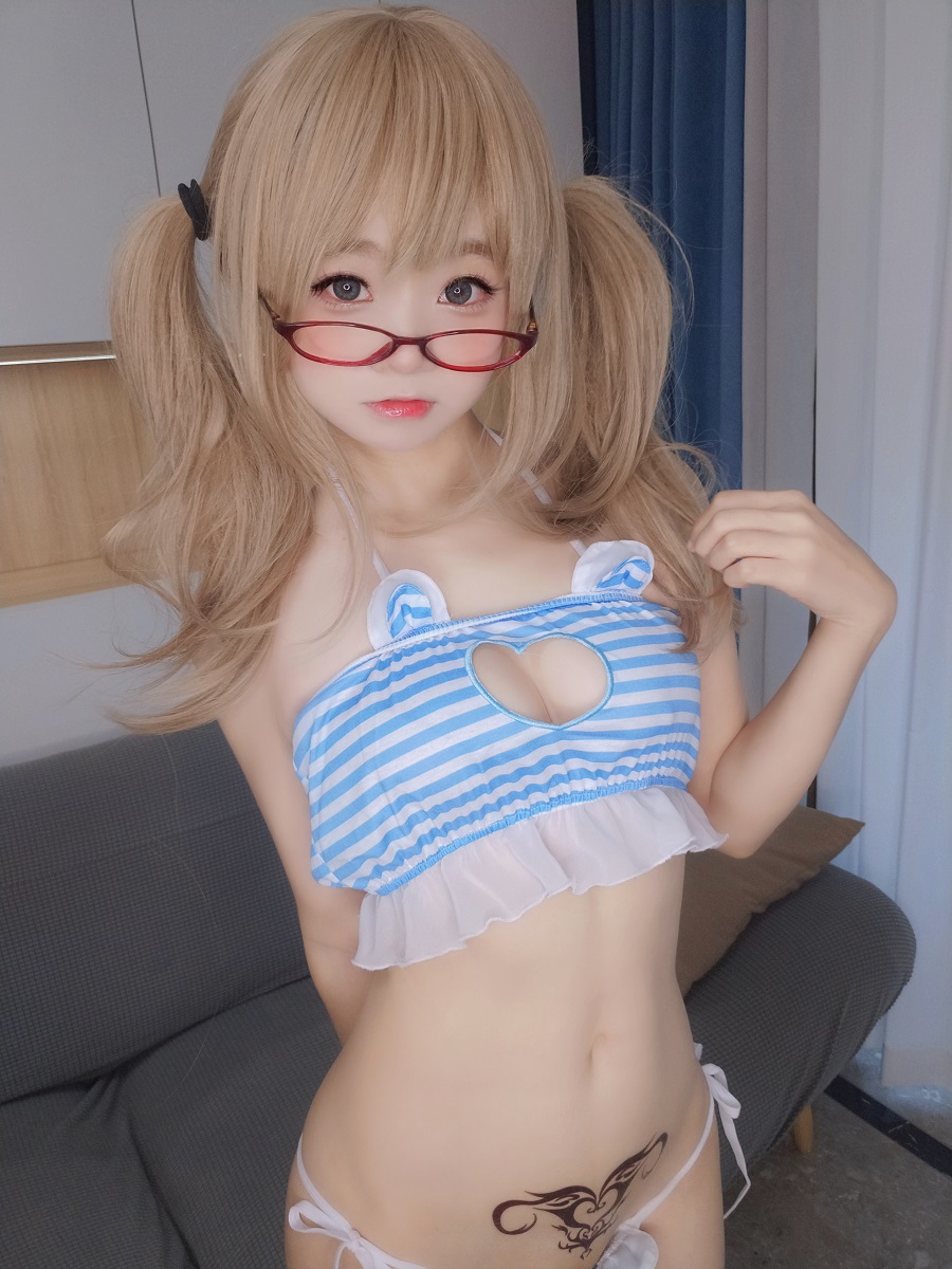 软妹摇摇乐yoyo-Fantia-可愛い水着です[161P] 小姐姐 预览1图