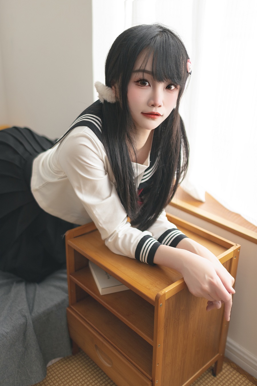 嗷呜酱-白丝水手服[48P] 小姐姐 预览1图