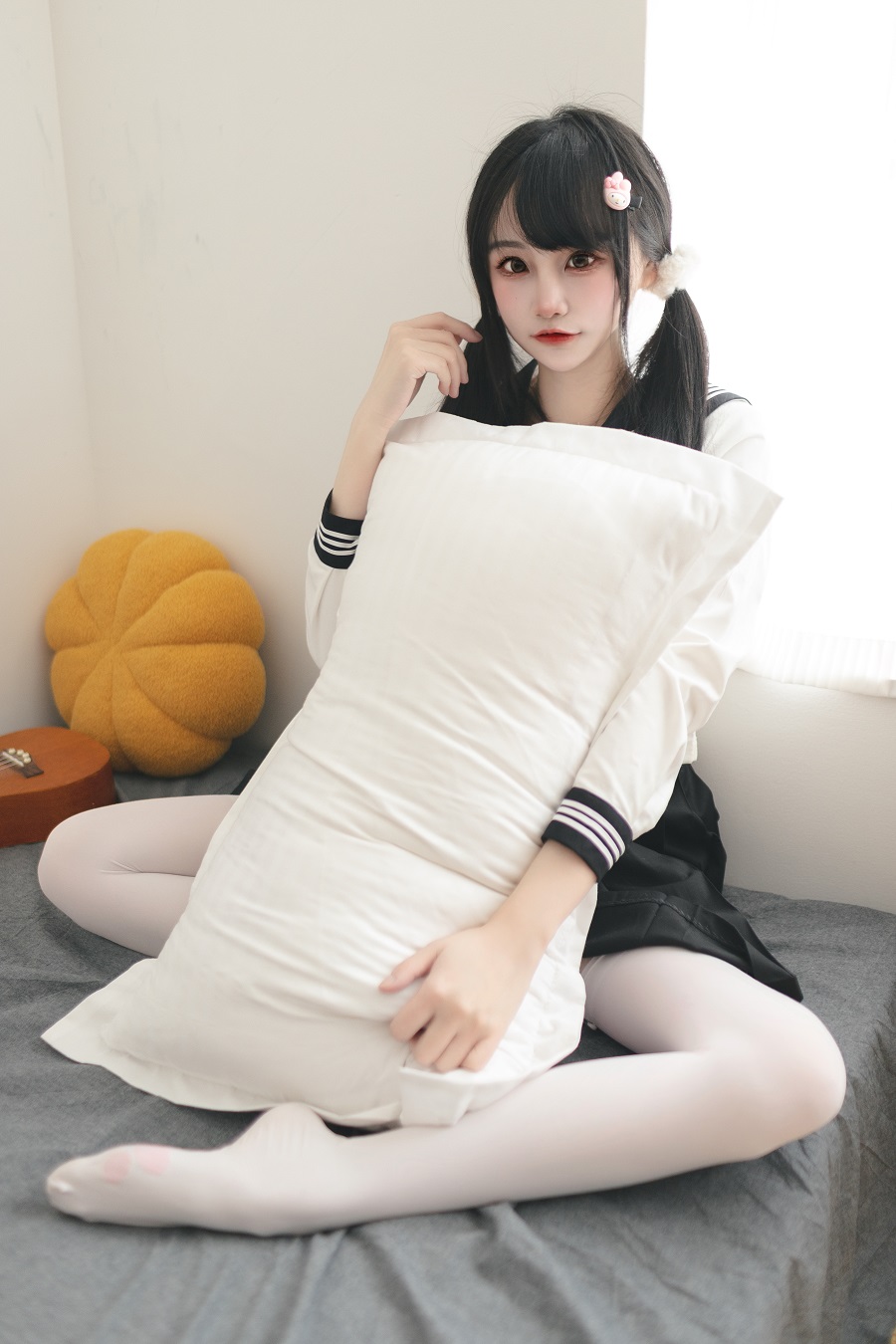 嗷呜酱-白丝水手服[48P] 小姐姐 预览2图