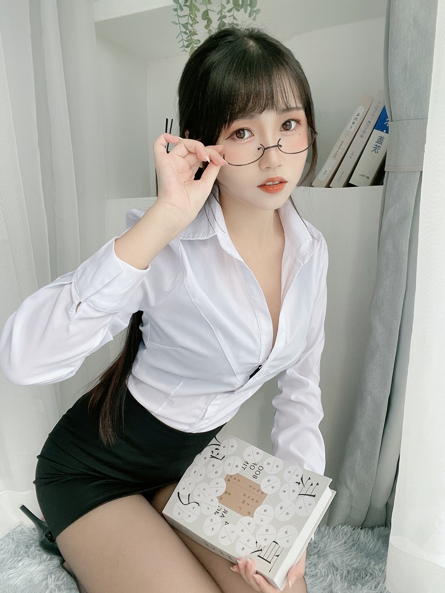 不呆猫-黑丝包臀裙OL[24P+5V] 小姐姐 预览1图