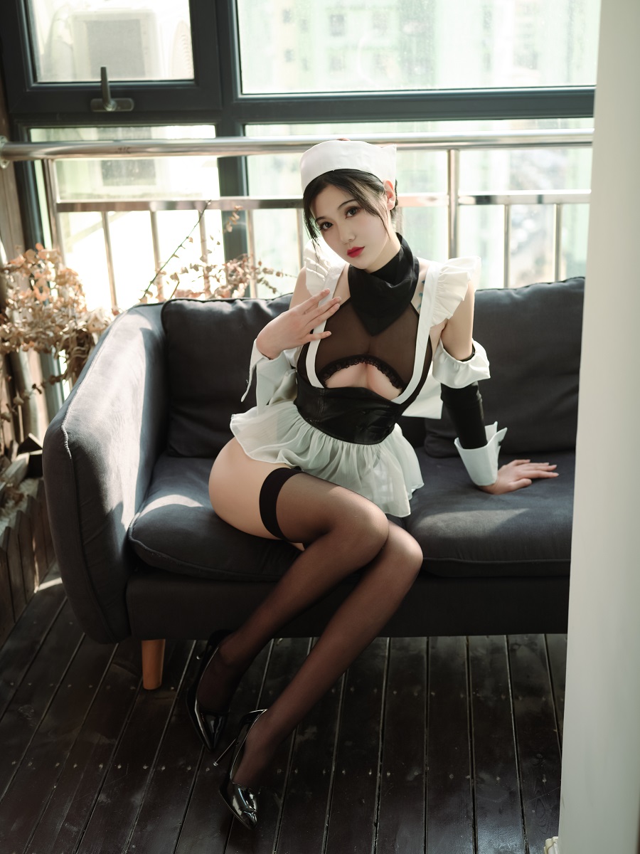 一米八的大梨子-吊带袜女仆[13P] 小姐姐 预览1图