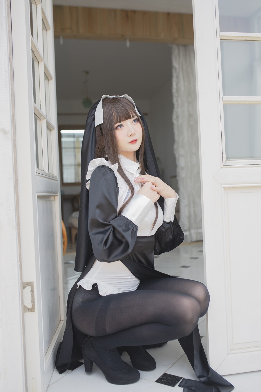 51酱-修女[24P] 小姐姐 预览3图