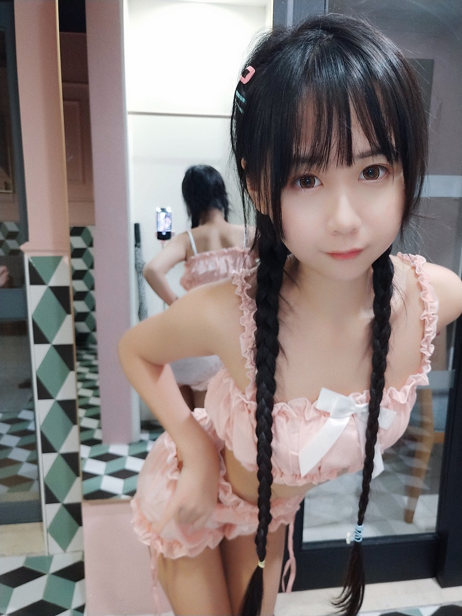 萌芽儿-南瓜睡衣[26P] 小姐姐 预览1图